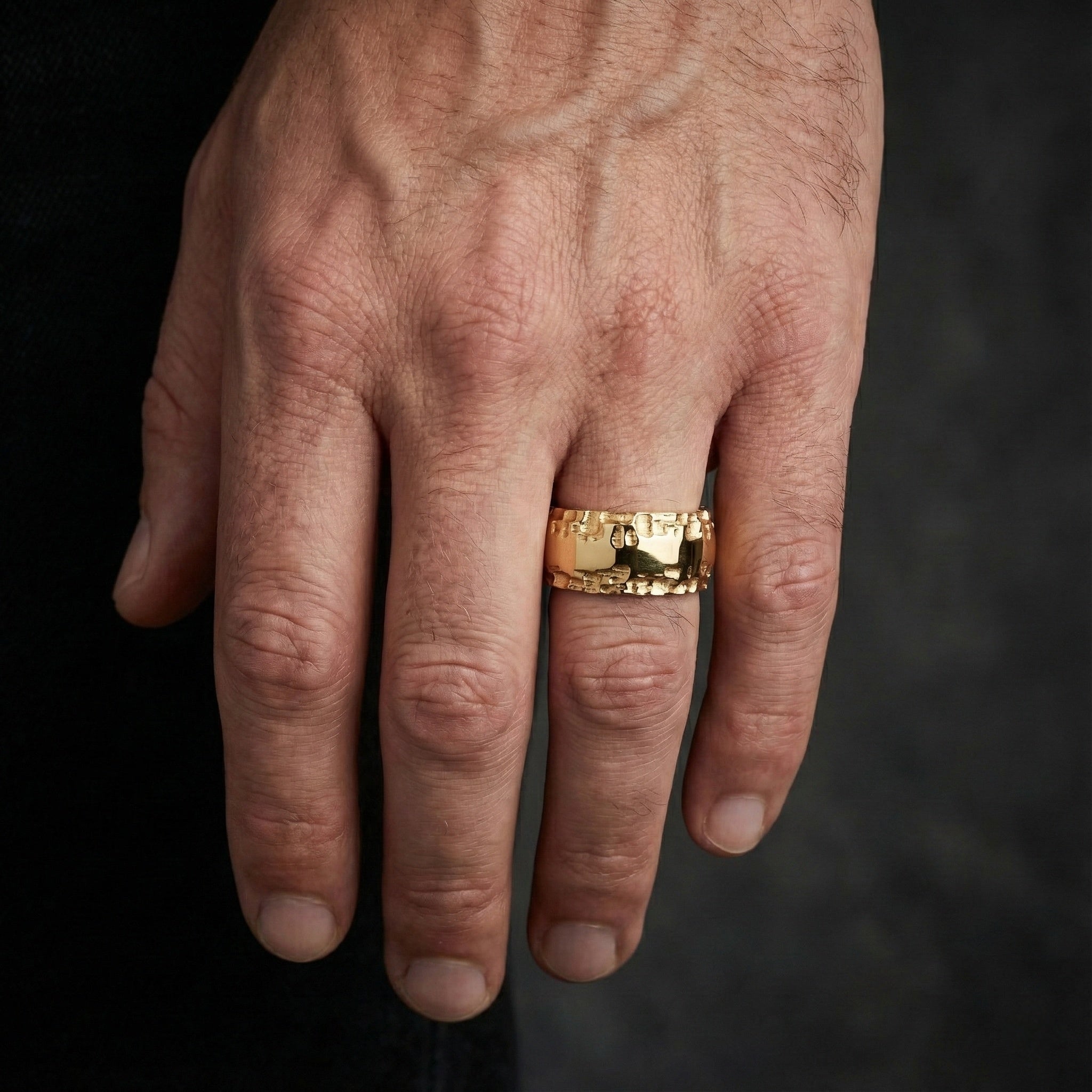 Luna 9ct Gold 10mm Band