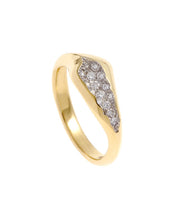Triffid Platinum Off-Centre Wedding Ring