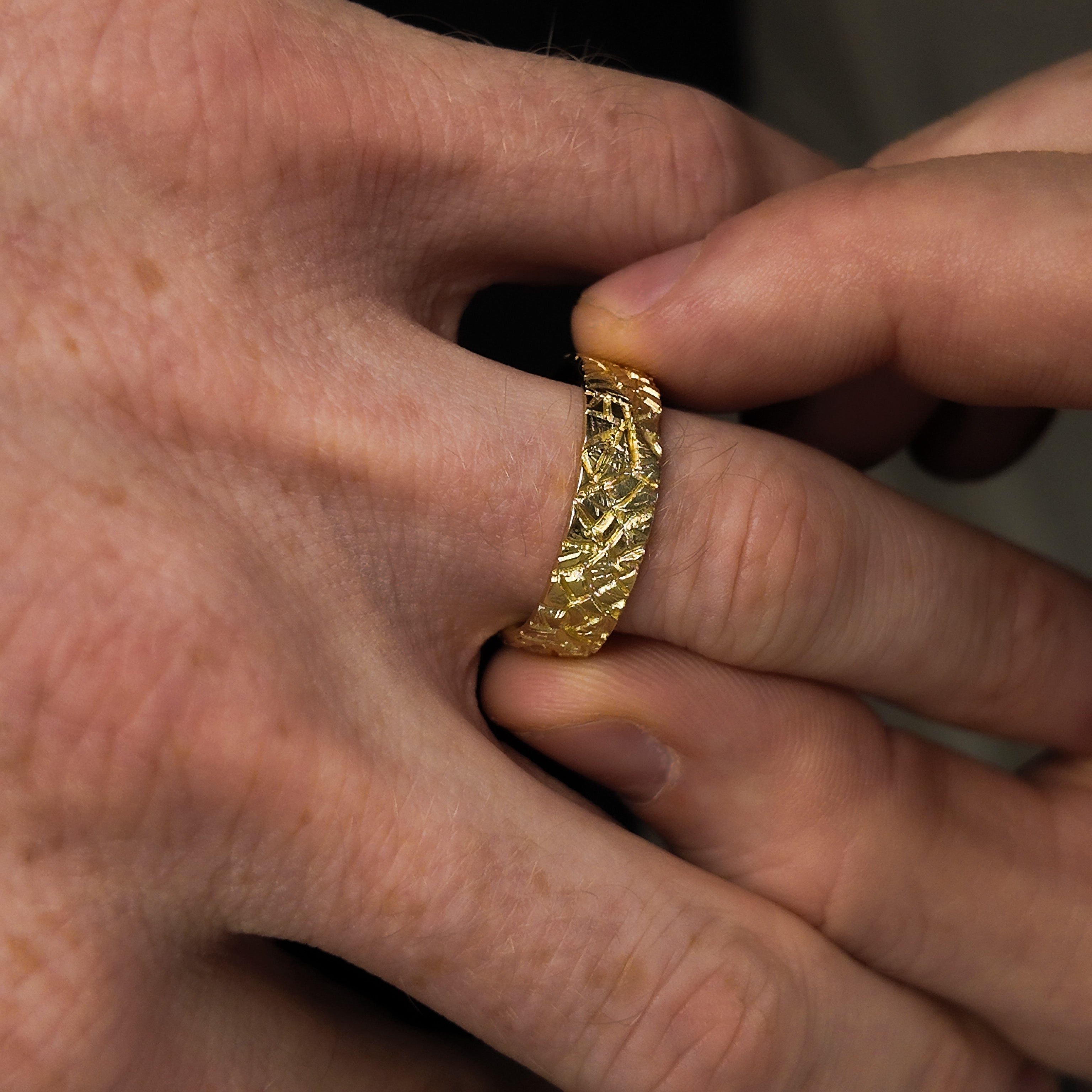 Crazy Paving 6mm Gold Ring