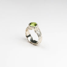 Feathers Silver Ring with Peridot