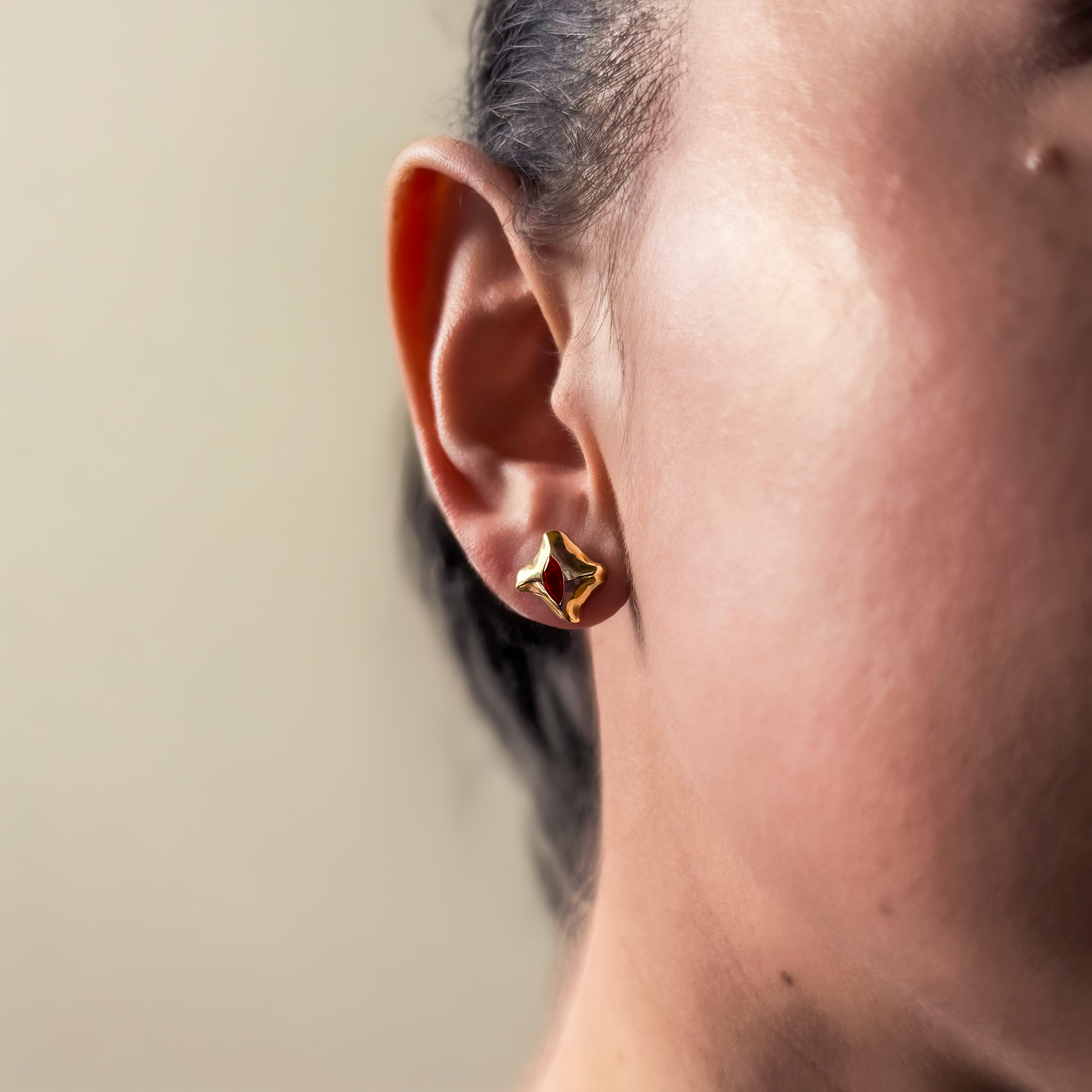 Manta Ray 9ct Gold Garnet Earrings