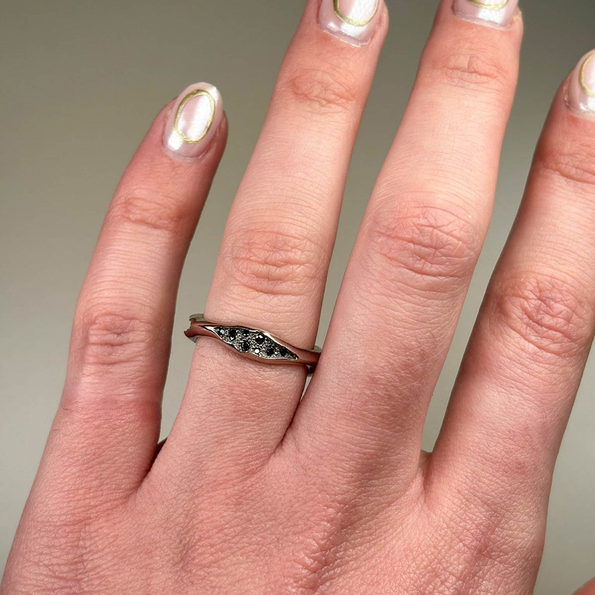 Measuring 3mm at its widest point, it is pavé set with 26 diamonds. The inlaid sections help to protect the stones, making this ring hardwearing and perfect for everyday wear.