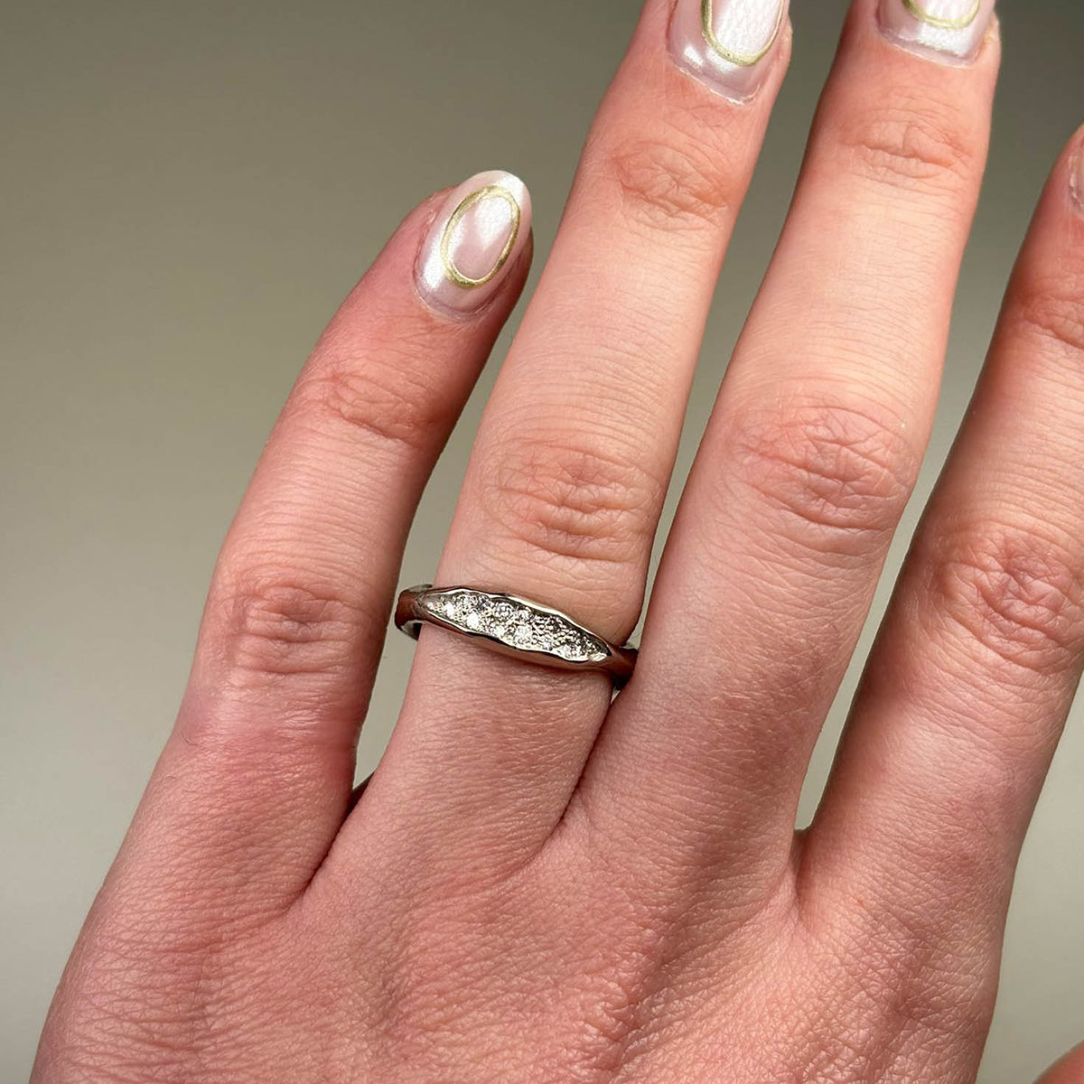 Measuring 3mm at its widest point, it is pavé set with 26 diamonds. The inlaid sections help to protect the stones, making this ring hardwearing and perfect for everyday wear.