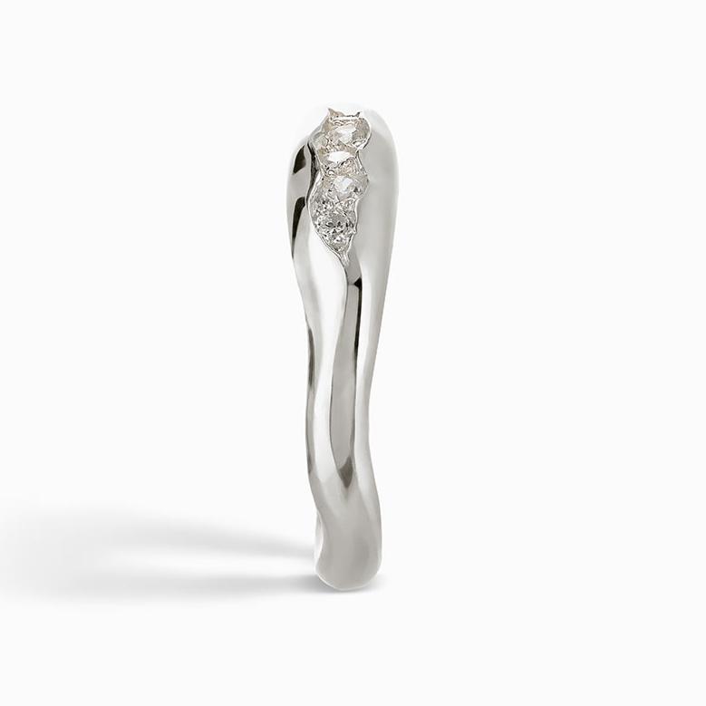 Measuring 3mm in width, the ring is pavé set with 5 diamonds.