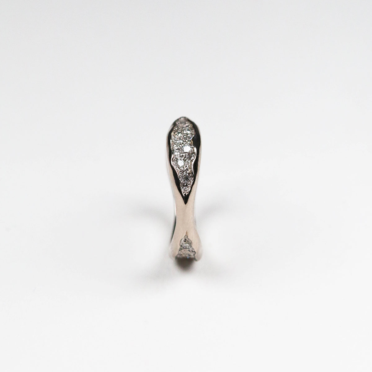 Measuring 3mm at its widest point, with 26 pavé set white diamonds.