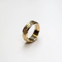 Forest 9ct Gold 7.5mm Ring