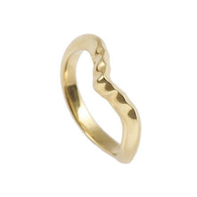 Triffid 18ct Gold Marquise Wedding Ring